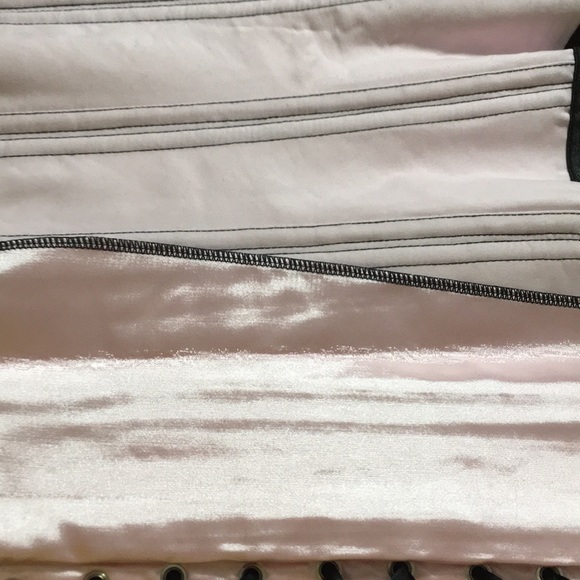 New Pink and Black Lace Corset With G-String Panty - Picture 7 of 13